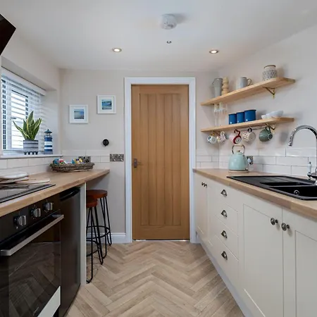 Lighthouse Unique Scarborough