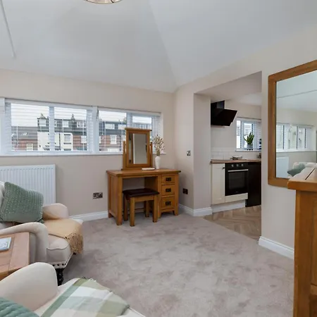 Lighthouse Unique Scarborough