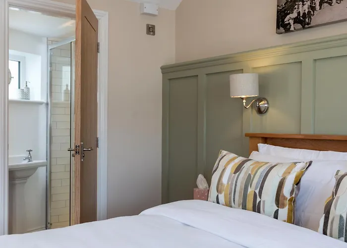 Lighthouse Unique * Scarborough