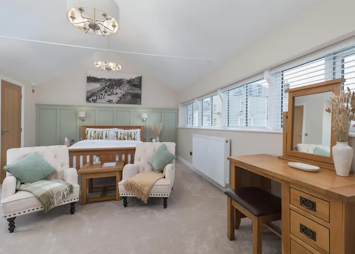 Lighthouse Unique * Scarborough