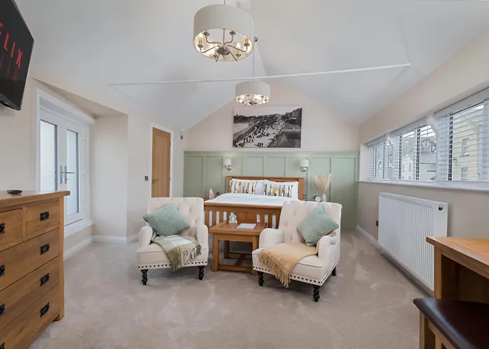 Lighthouse Unique * Scarborough