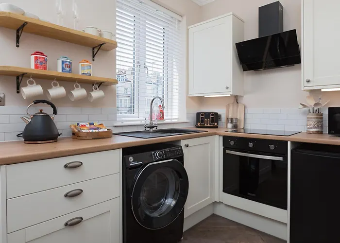 Lighthouse Unique * Scarborough