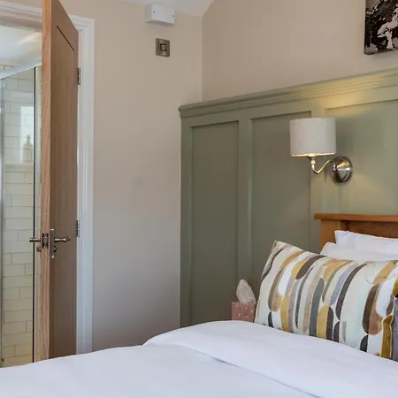 Lighthouse Unique * Scarborough