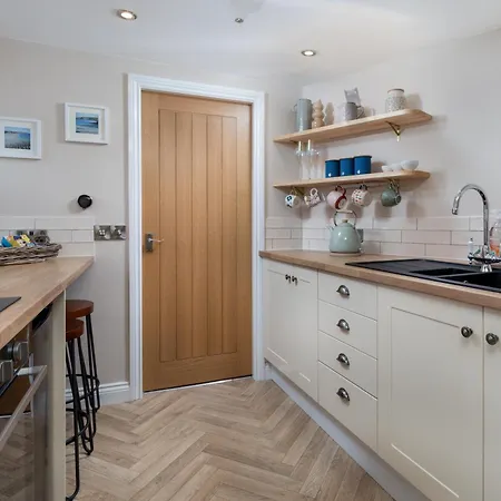 Lighthouse Unique Scarborough